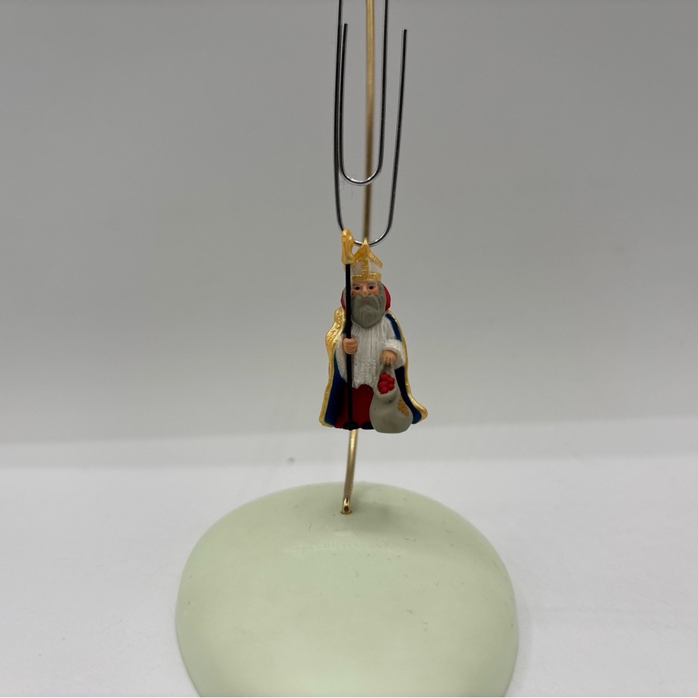 Hallmark Keepsake Ornament 1997 Vintage Centuries Of Santa 4th In The Series EUC